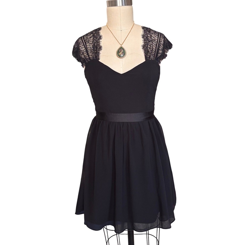 Lace Cap Sleeve Sweetheart Rush Cocktail Dress‎ Size M Black